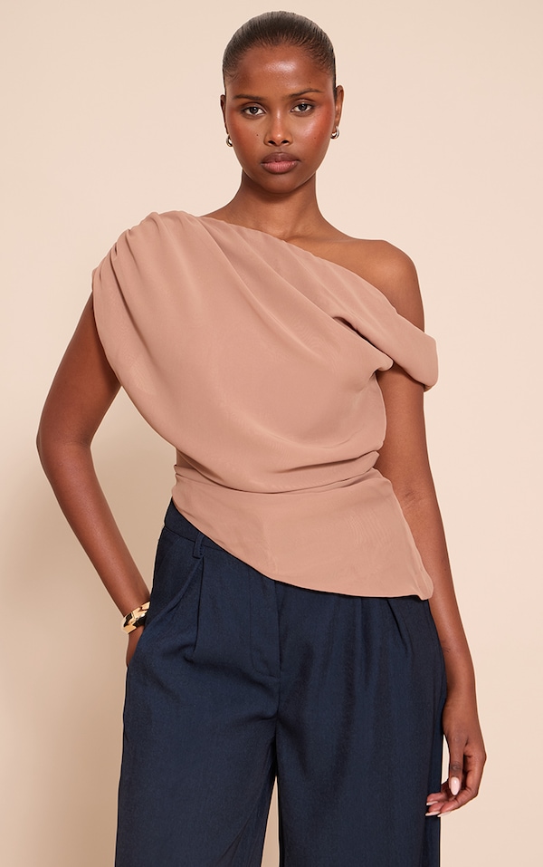 Top long asymétrique en mousseline de soie gris champignon drapé