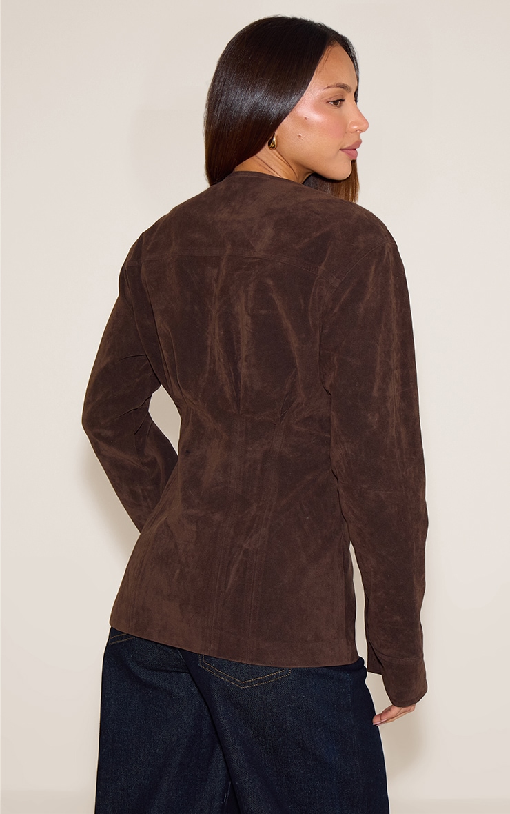 Tall Veste en suédine chocolat à boutons cachés et taille cintrée image 2