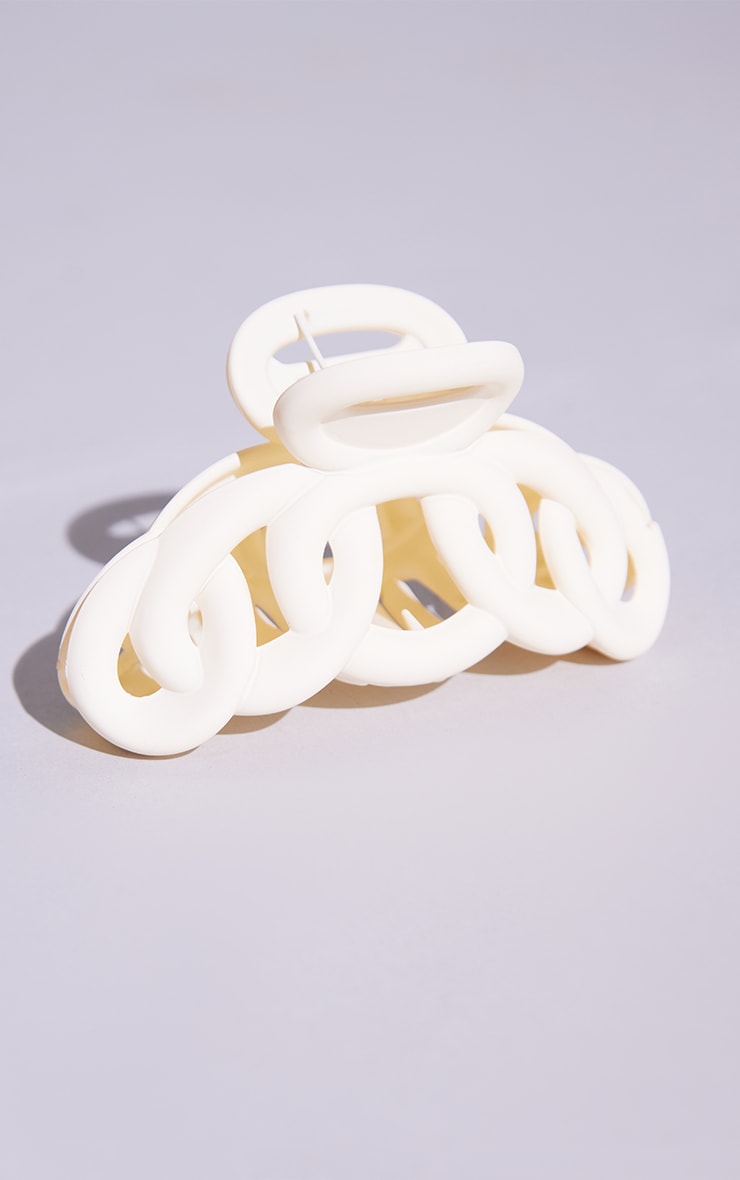 Cream Chunky Chain Link Hair Claw image 2