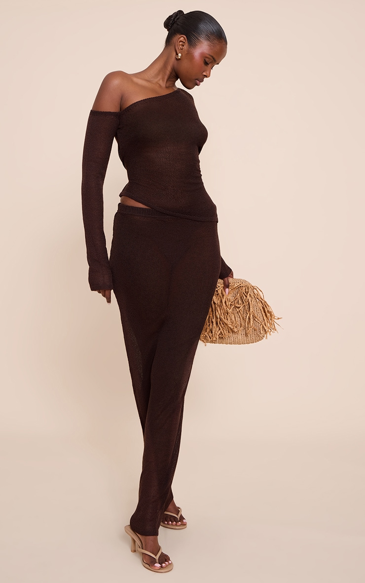 Top asymétrique en maille filigrane chocolat à ceinture image 3