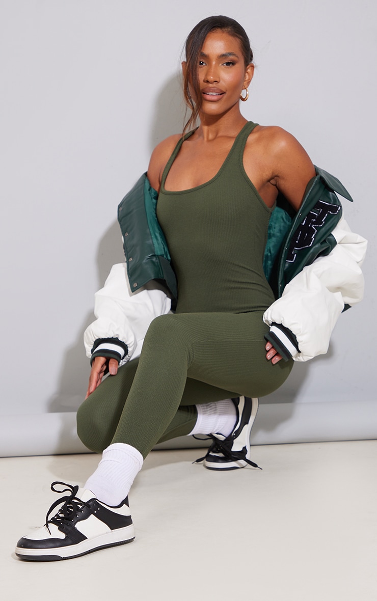 Combinaison Côtelée Noire À Bretelles Et Dos Nageur Détail Contours