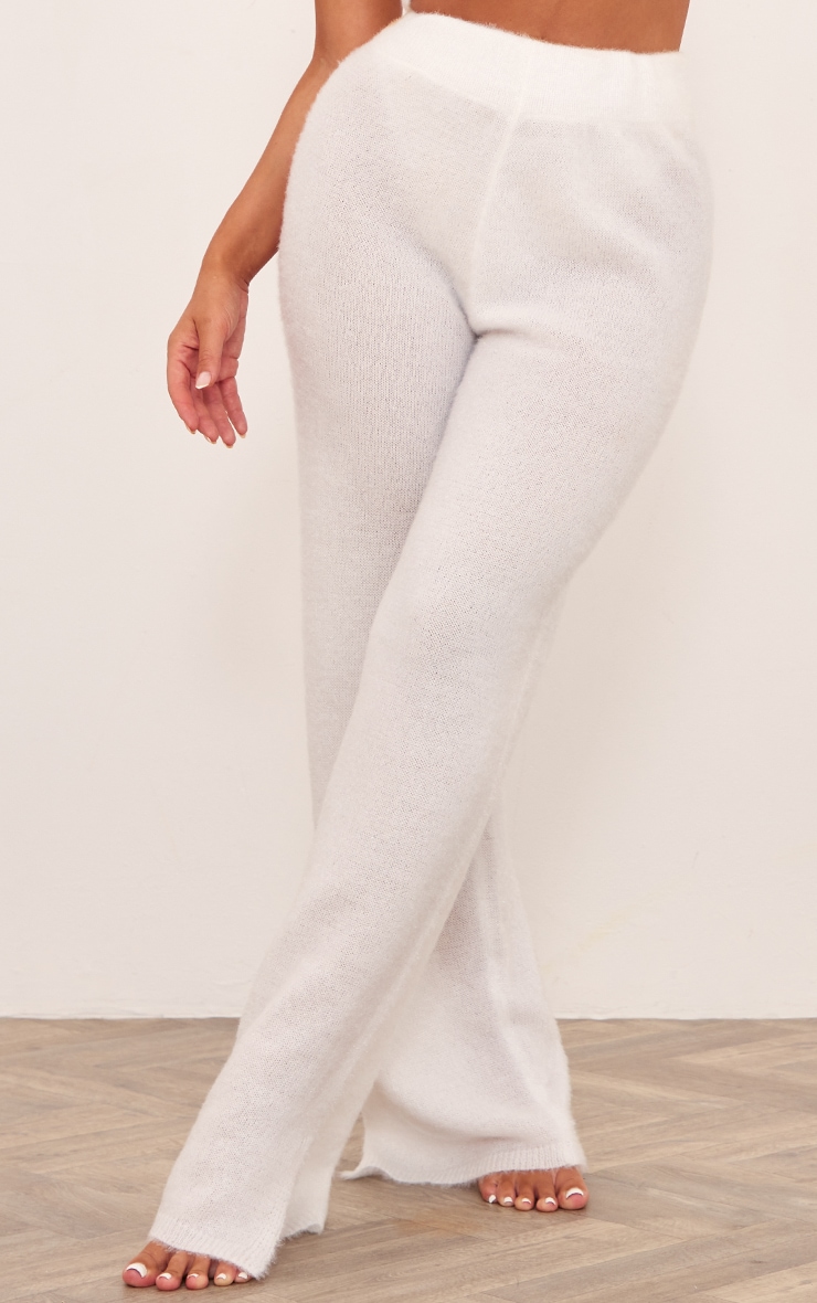 Pantalon large en maille duveteuse blanche image 2