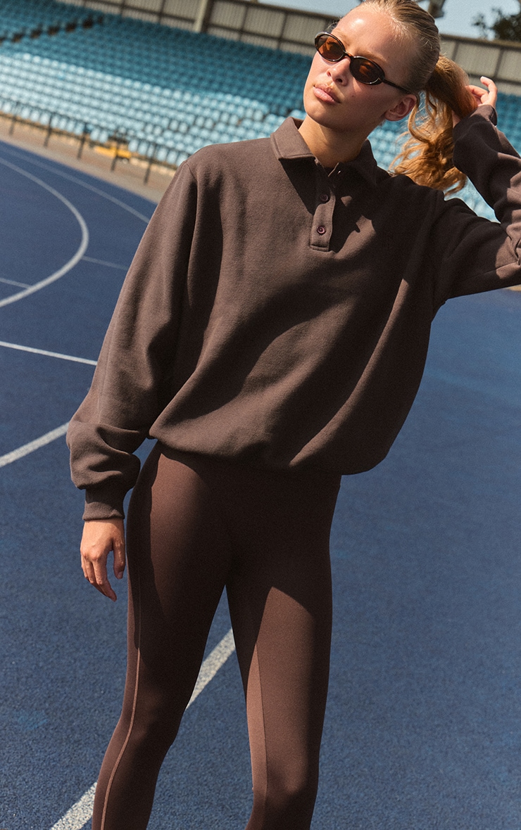 Sweat gris anthracite imprimé "PrettyLittleThing" à col polo image 5