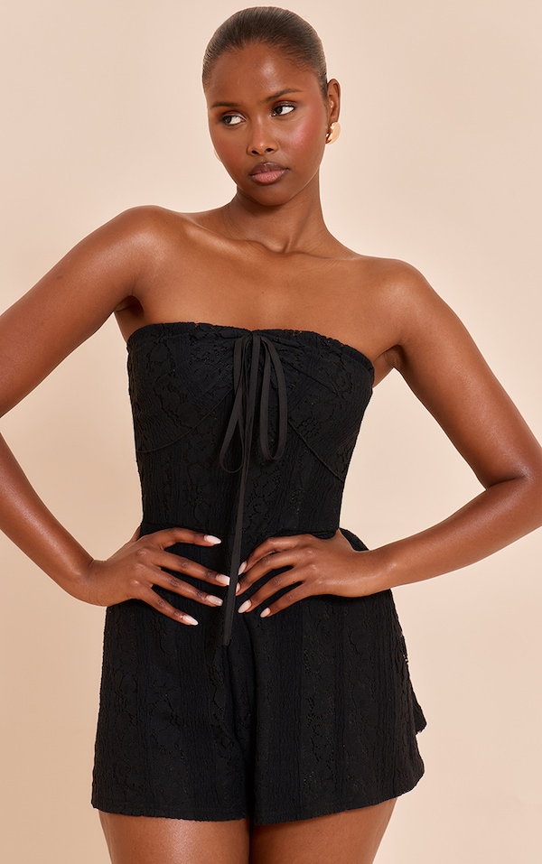 Combishort en dentelle noire à détail replié