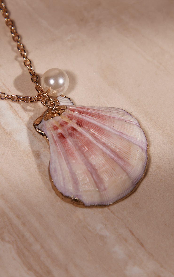 Gold Oversized Shell Pendant Necklace PrettyLittleThing KSA