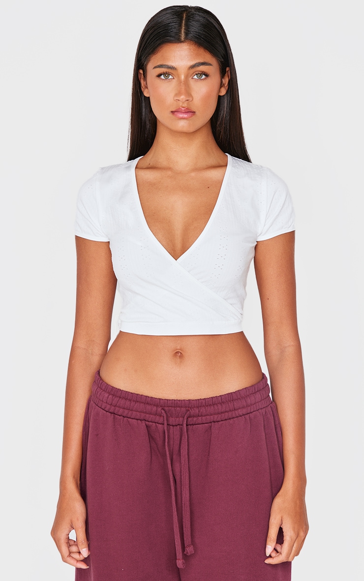 Crop top cache-coeur en maille pointelle blanche à détail contour image 1
