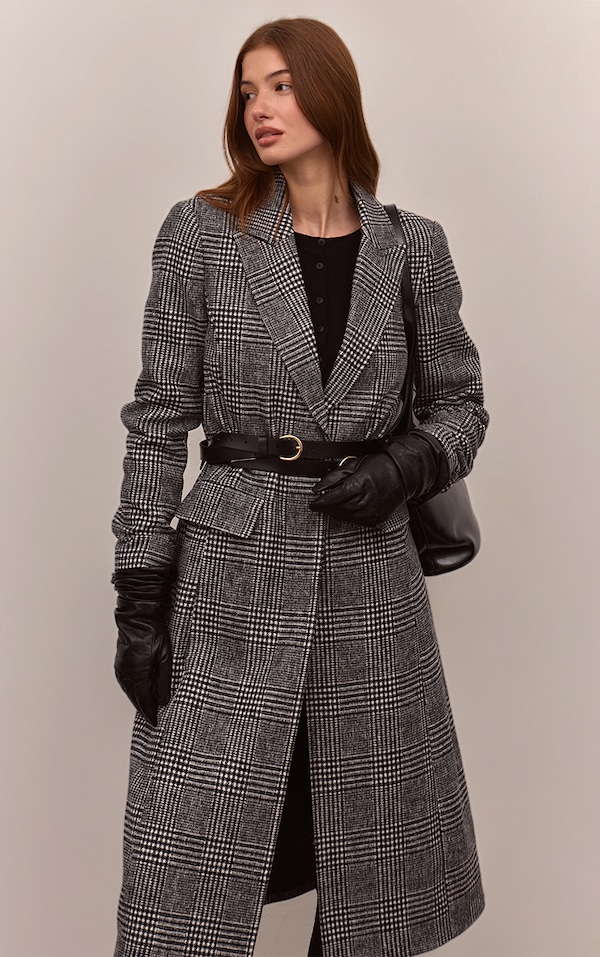 Manteau long en effet laine noir carreaux à simple boutonnière et lisérés structurants