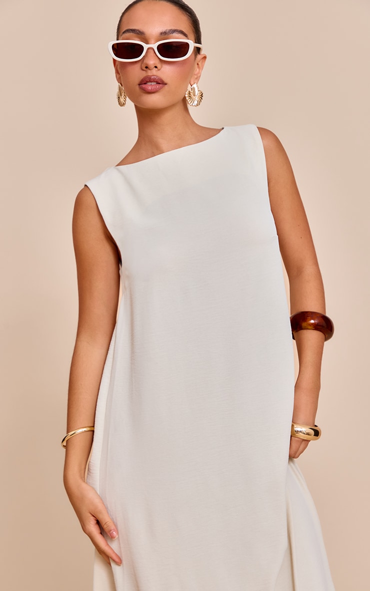 Robe longue texturée crème sans manches à col bateau image 4