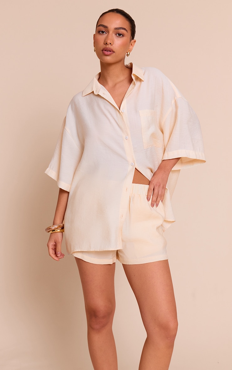 Short fluide crème à taille mi-haute image 1