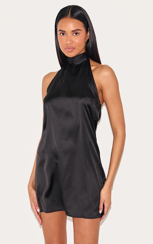 Robe moulante satinée noire à dos nu
