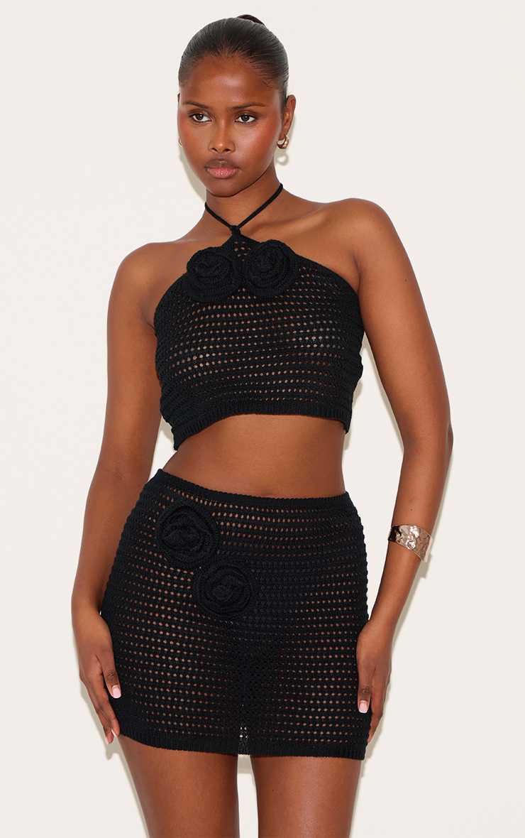 Top noir à col noué et appliqué fleurs image 4