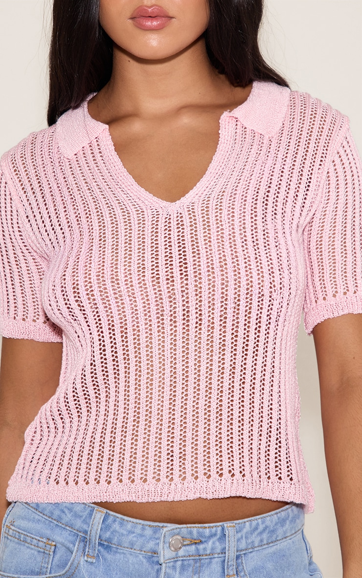 Top polo en maille tricot rose à col en V image 4