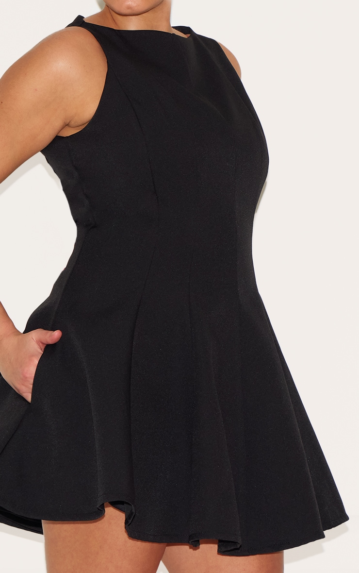 Plus Robe droite tissée noire plissée à col coupé image 4