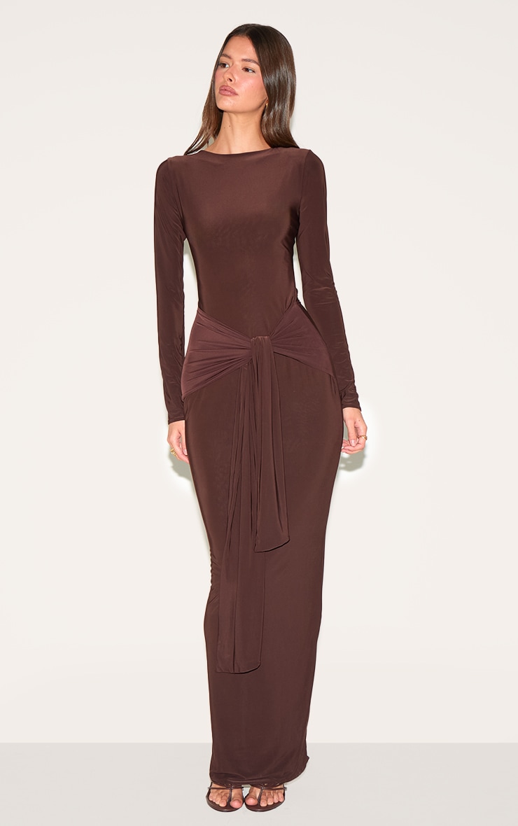 Robe longue douce doublée marron à détail noué image 1