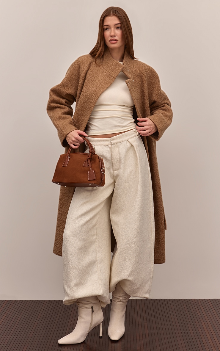 Manteau long en effet laine camel à col montant et taille nouée image 3