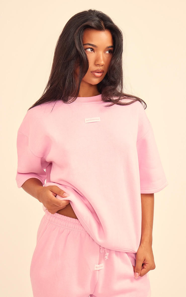 PRETTYLITTLETHING Baby Pink Badge Detail Oversized Short Sleeve Sweatshirt image 4