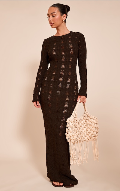 Robe longue en maille tricot chocolat à dos nu et manches longues