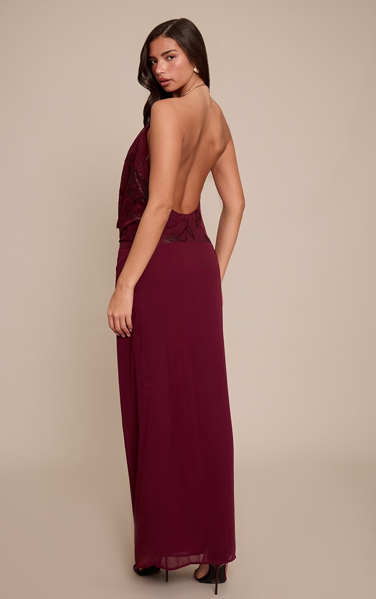 Robe longue texturée rouge vin à empiècement au cou image 2