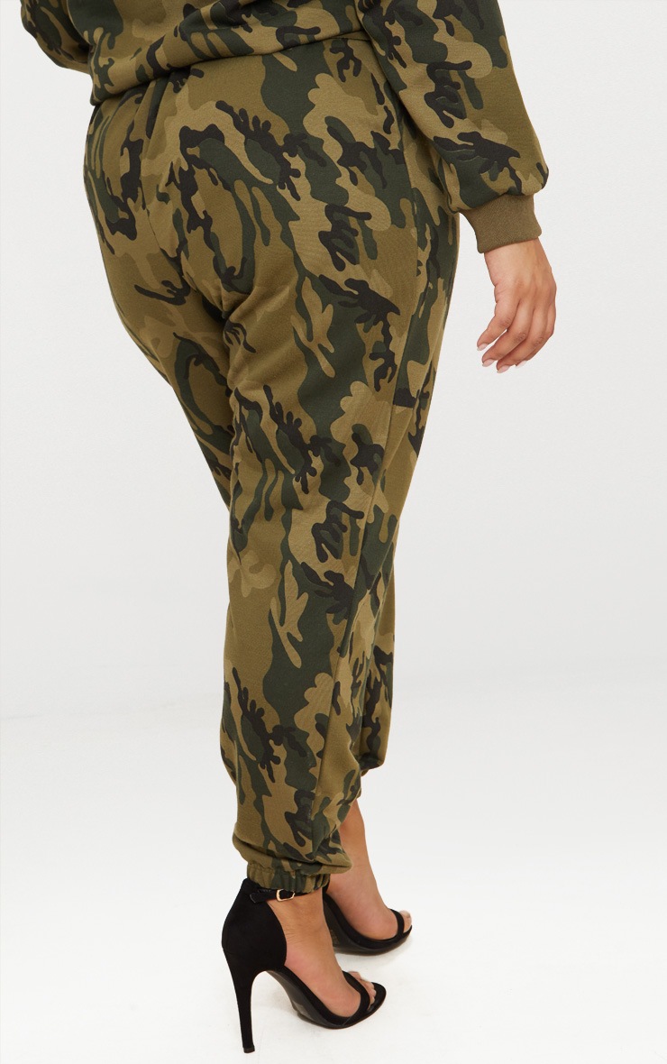 Plus Khaki Camo Joggers Plus_Size PrettyLittleThing
