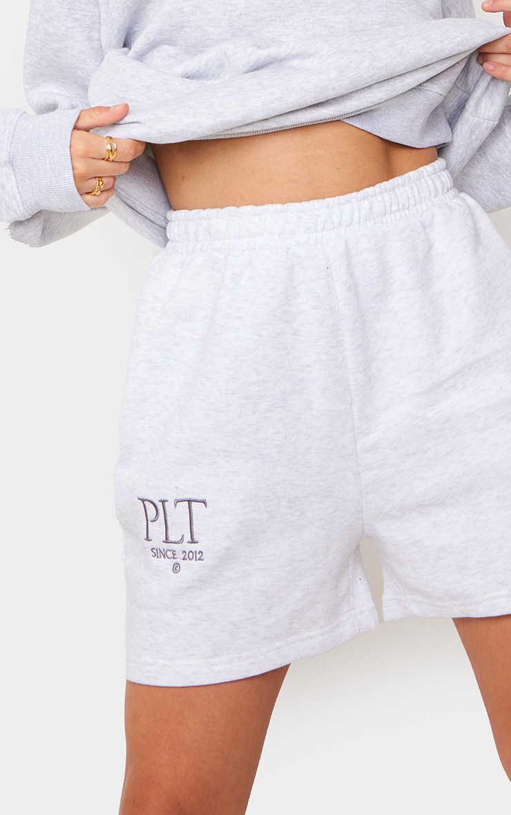 PRETTYLITTLETHING Ash Grey Established Graphic Sweat Shorts image 5