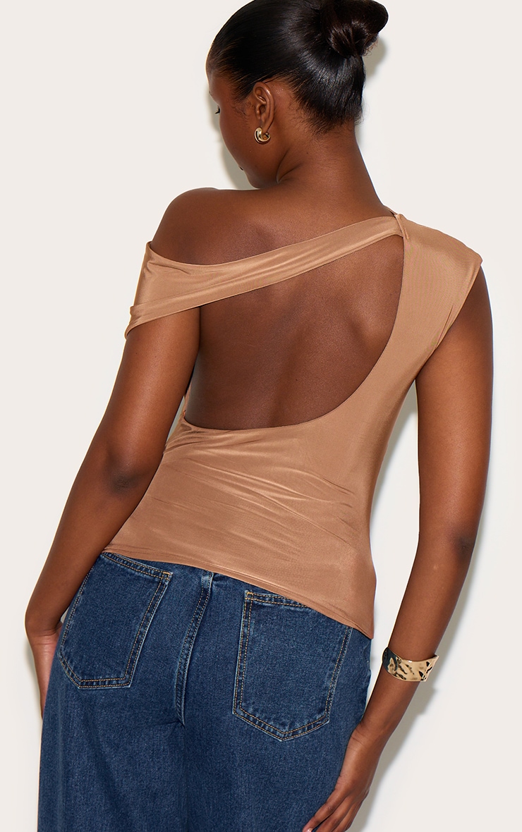 Top long moulant asymétrique doublé marron clair à dos nu image 2