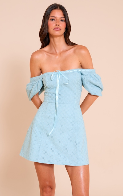 Mini robe trapèze en broderie bleu ciel à manches bouffantes