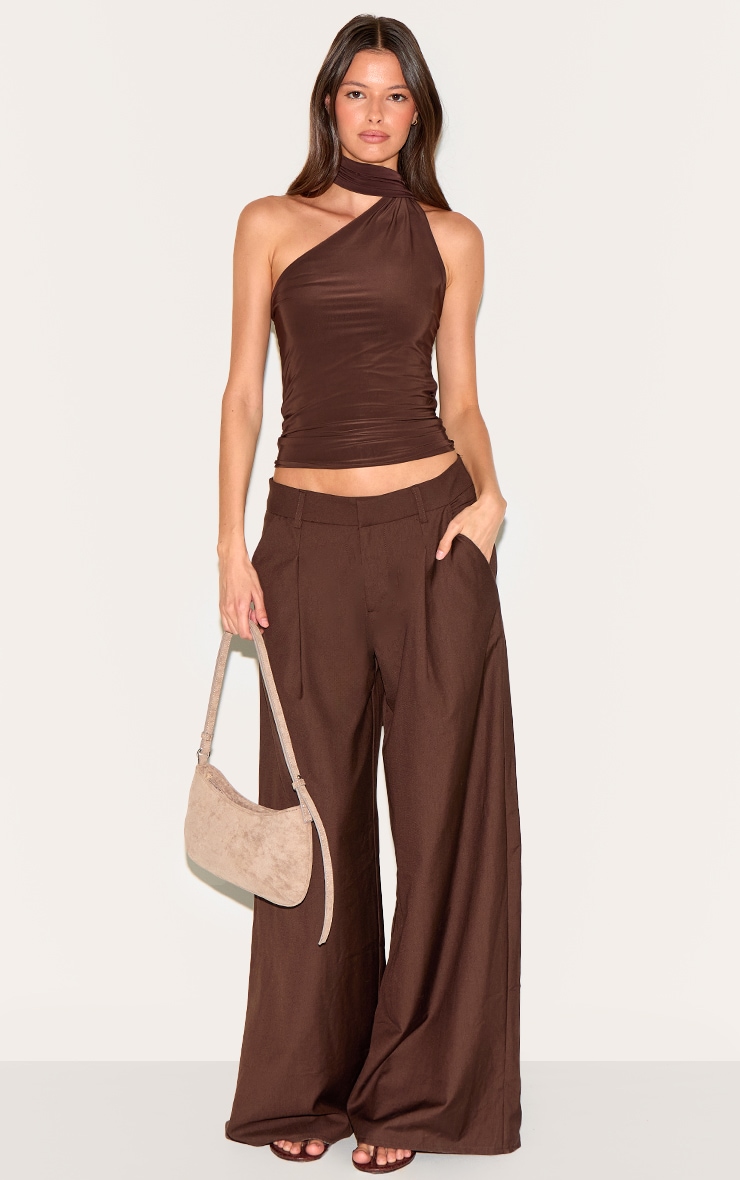 Top long doublé chocolat à détail foulard image 3