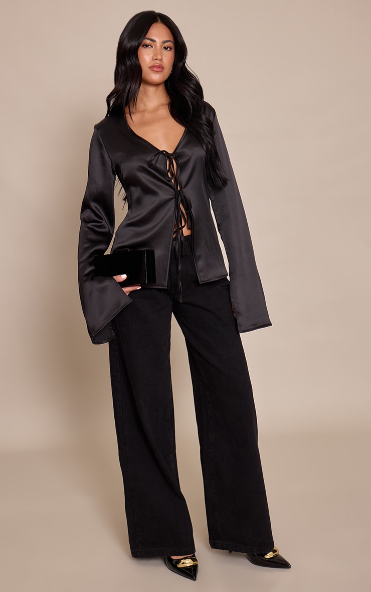 Top satiné noir noué devant à manches longues image 3