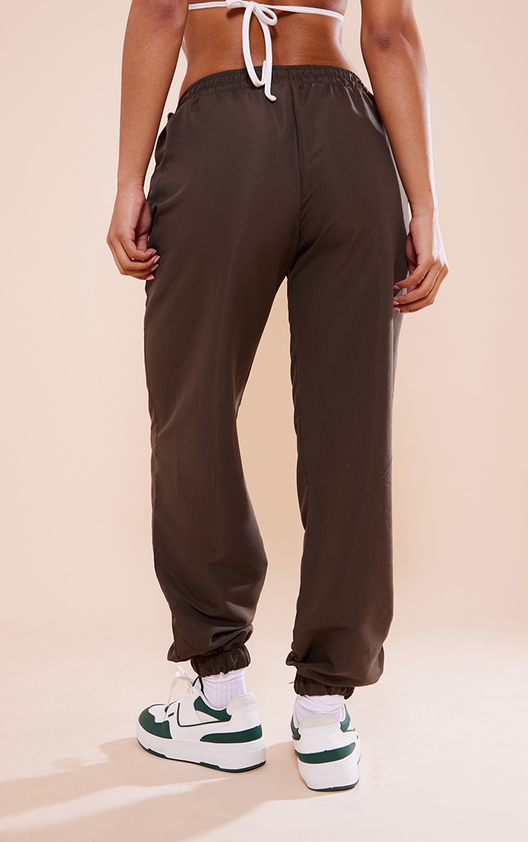 Pantalon cargo taille basse en nylon kaki foncé à cordons ajustables image 3
