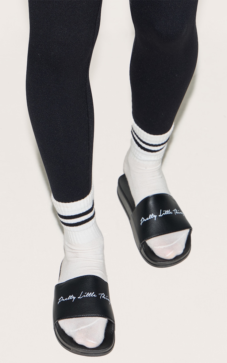 PRETTYLITTLETHING Black Slogan Sliders image 1