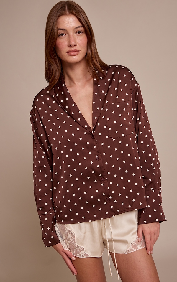 Chemise satinée chocolat à pois et manches longues