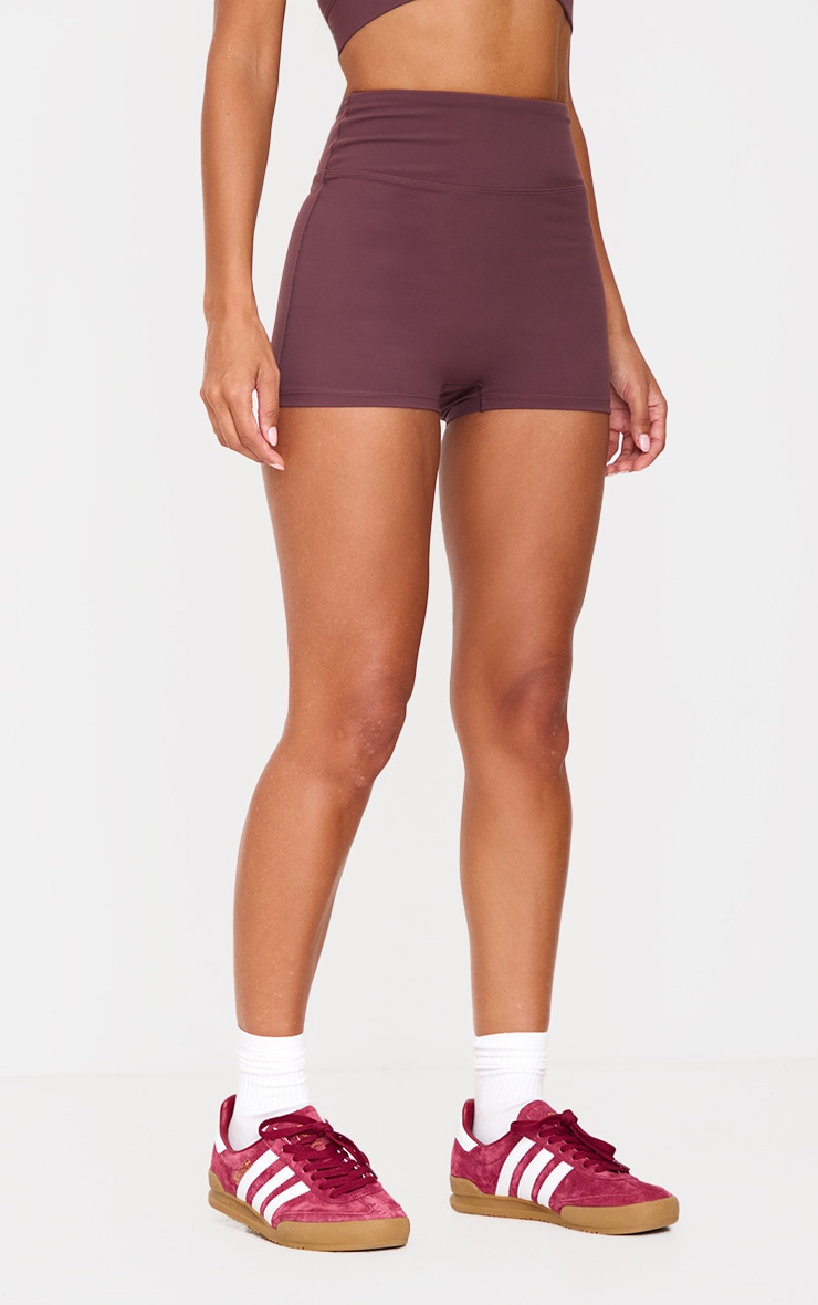 PLT TRAIL Mini-short en Sculpt chocolat foncé à derrière froncé image 2