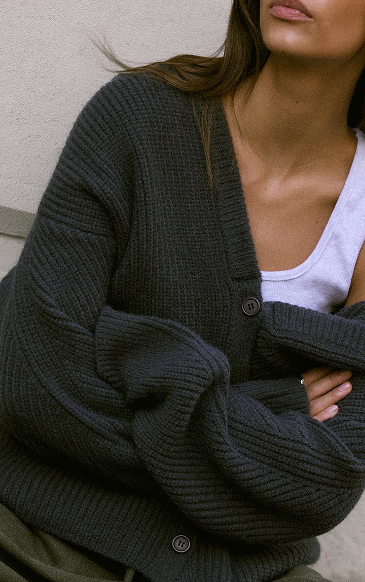 Cardigan oversize en maille tricot épaisse gris charbon à boutons image 4