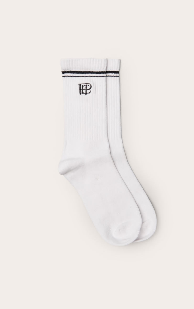 Chaussettes de sport blanches brodées "PrettyLittleThing" image 2