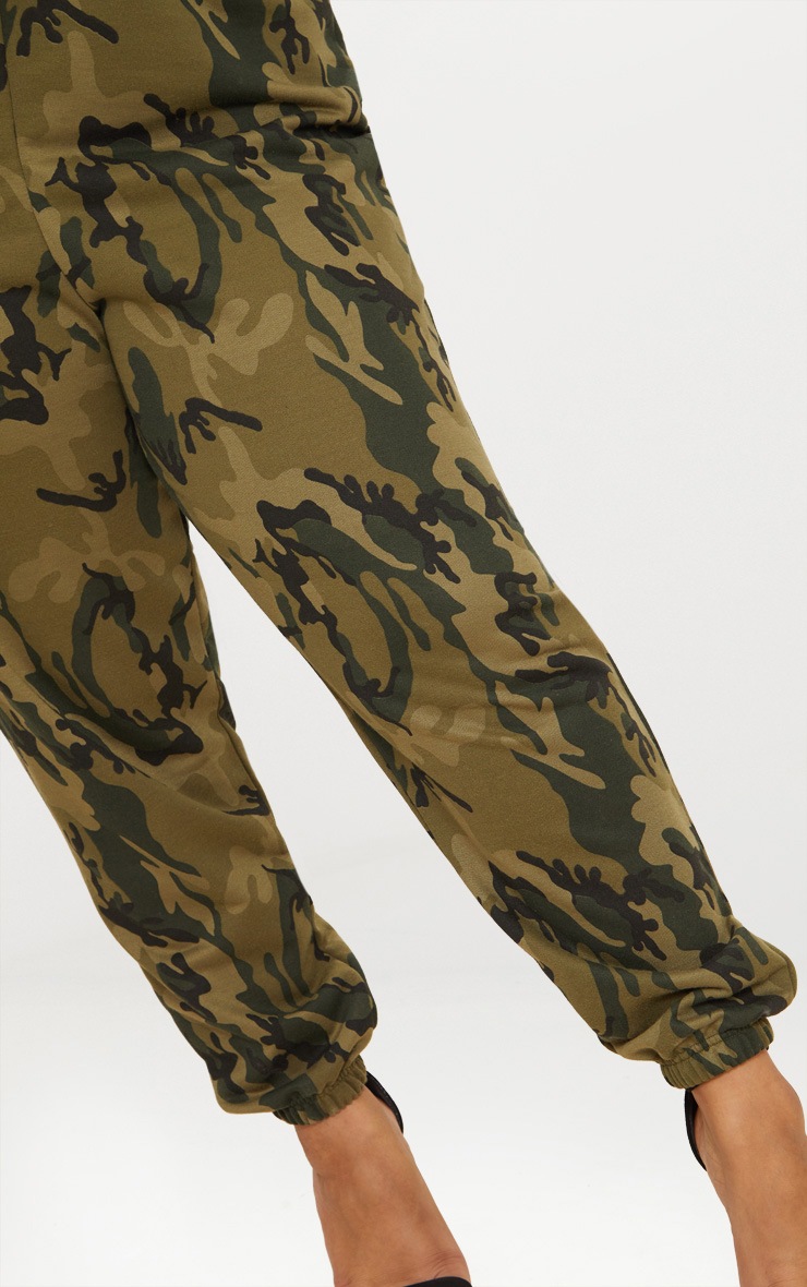 Plus Khaki Camo Joggers Plus_Size PrettyLittleThing
