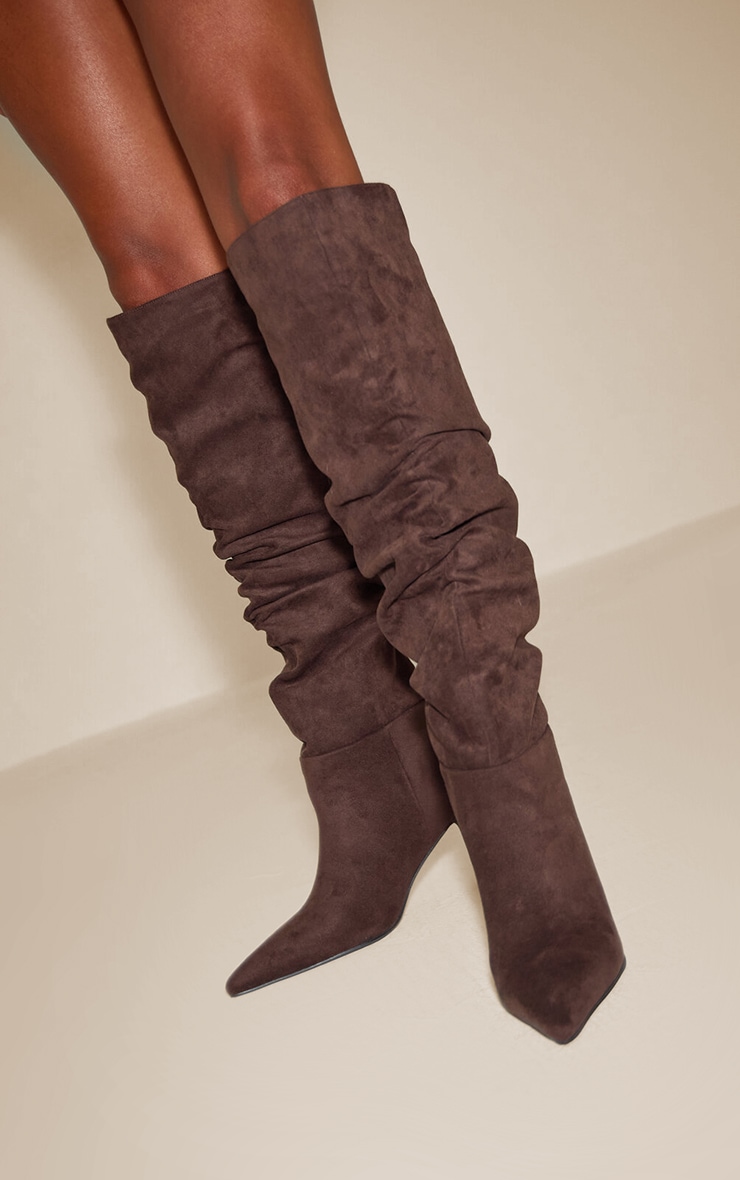Bottes hautes en suédine chocolat froncées à talon image 3