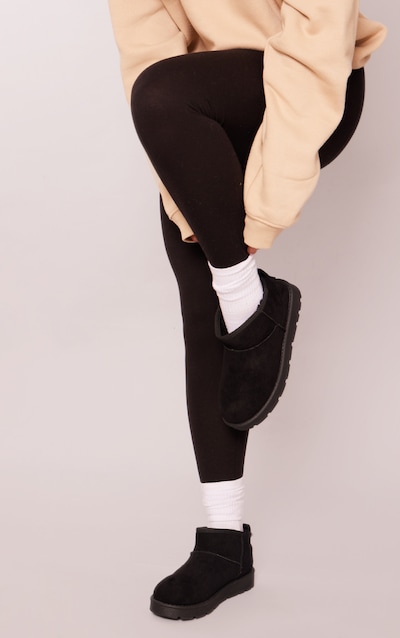 Bottines courtes en suédine noire à semelle crantée