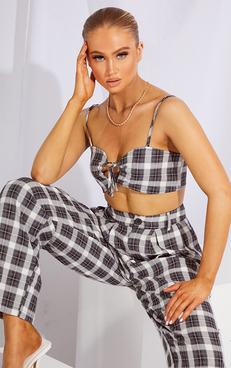 Bralette noire à carreaux nouée devant