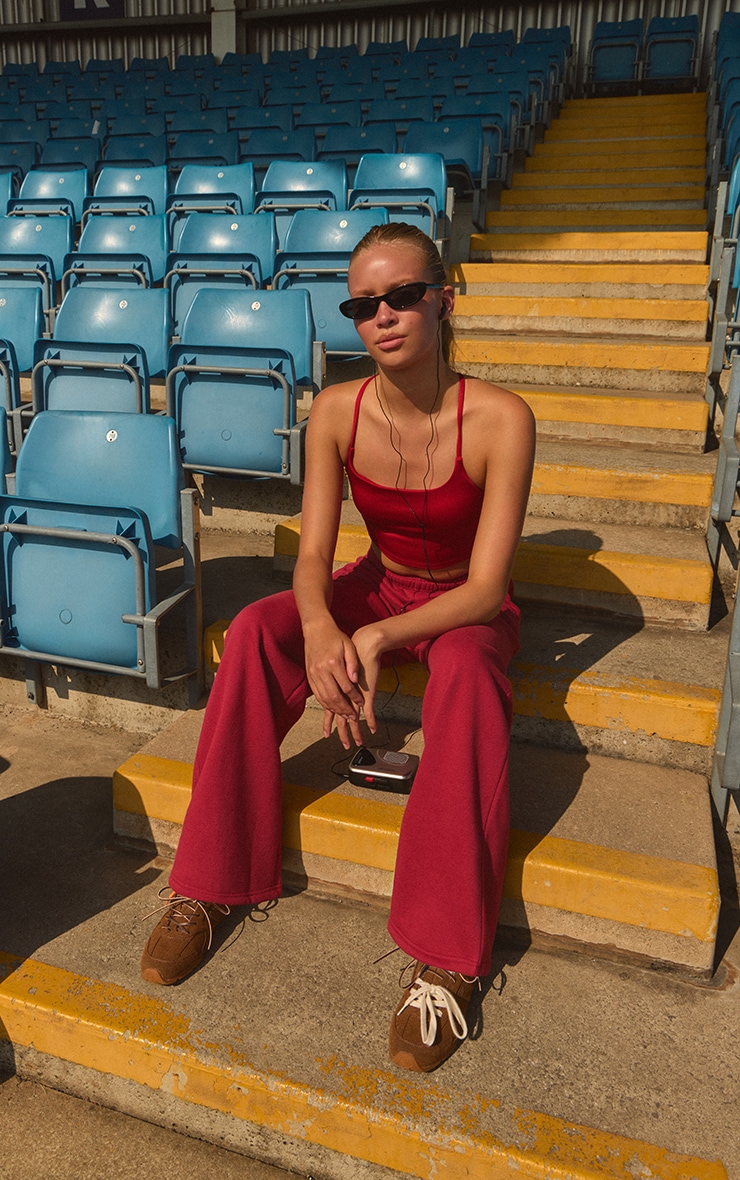 Jogging droit en sweat rouge imprimé "PrettyLittlething" image 2