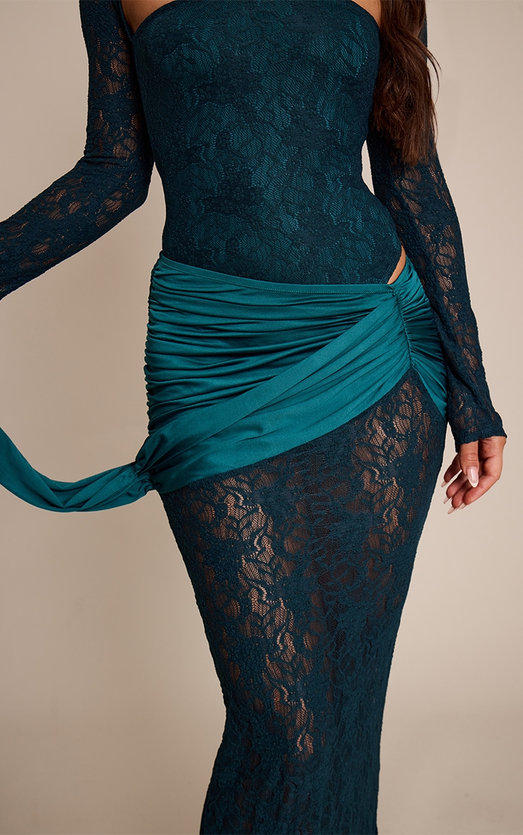 Jupe longue moulante en dentelle vert émeraude froncée à partie superposée drapée image 4