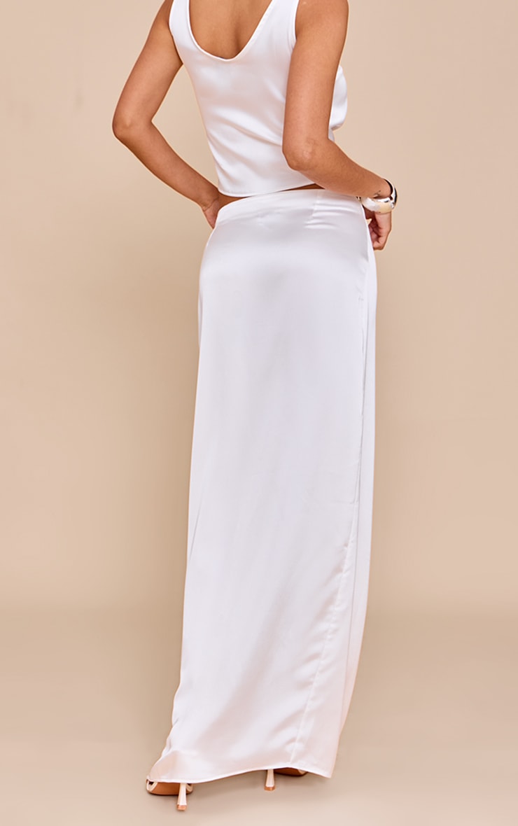 Jupe longue satinée crème à taille mi-haute image 3