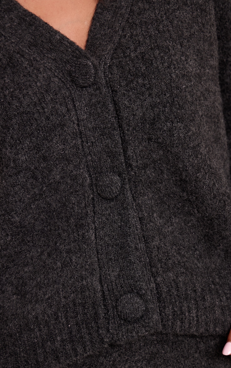 Cardigan brossé gris à boutons et manches longues image 4