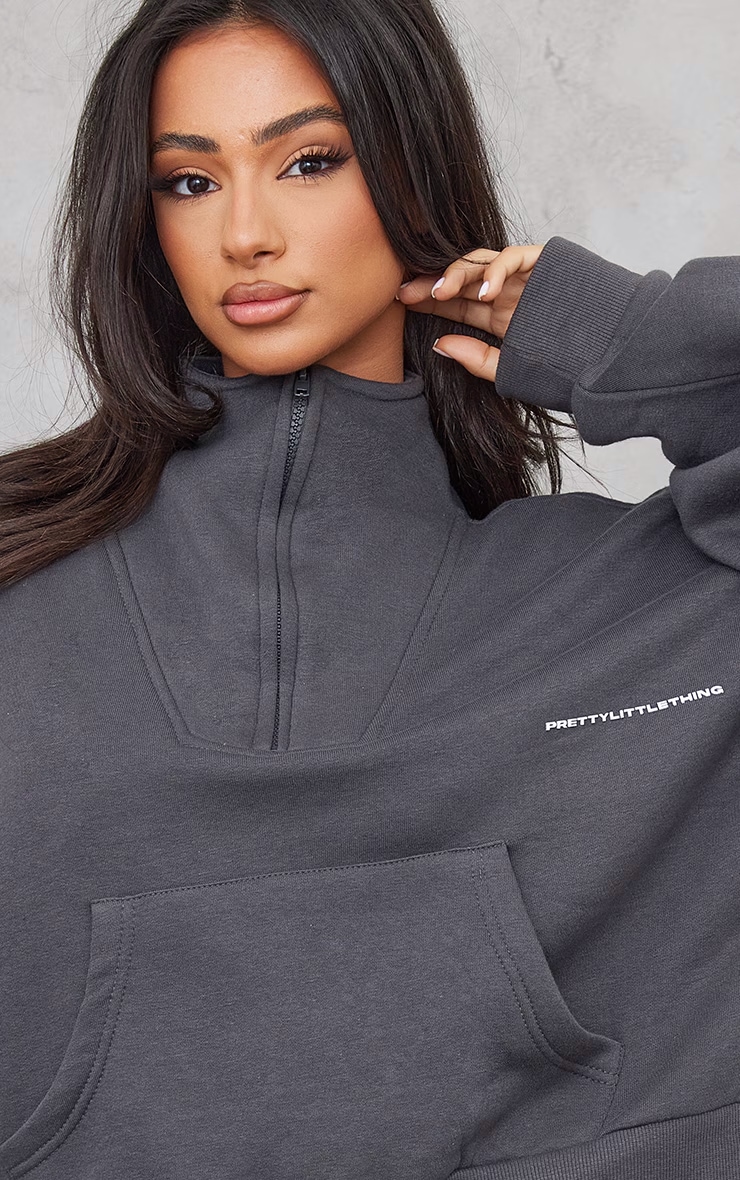 PRETTYLITTLETHING Petite Jogging oversize gris anthracite image 4