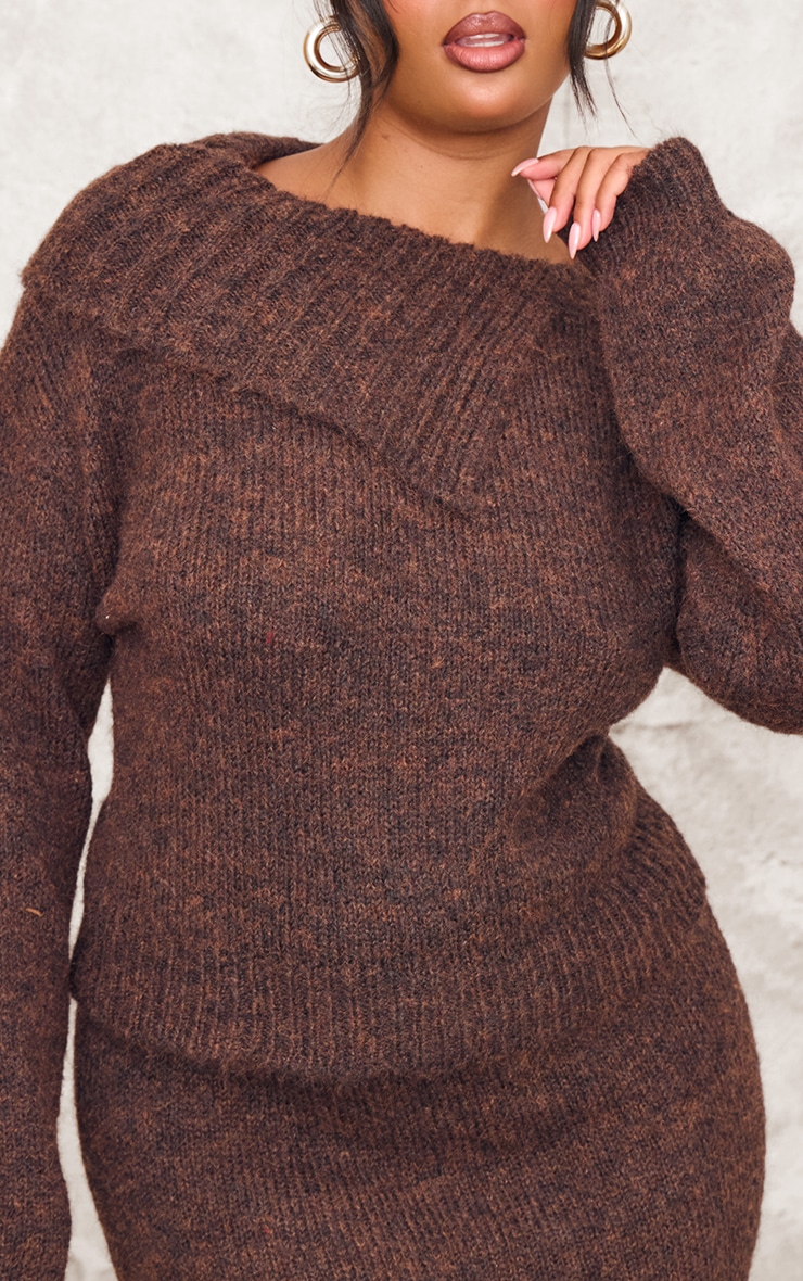 Plus Pull oversize en maille tricot chocolat chiné asymétrique et replié image 4