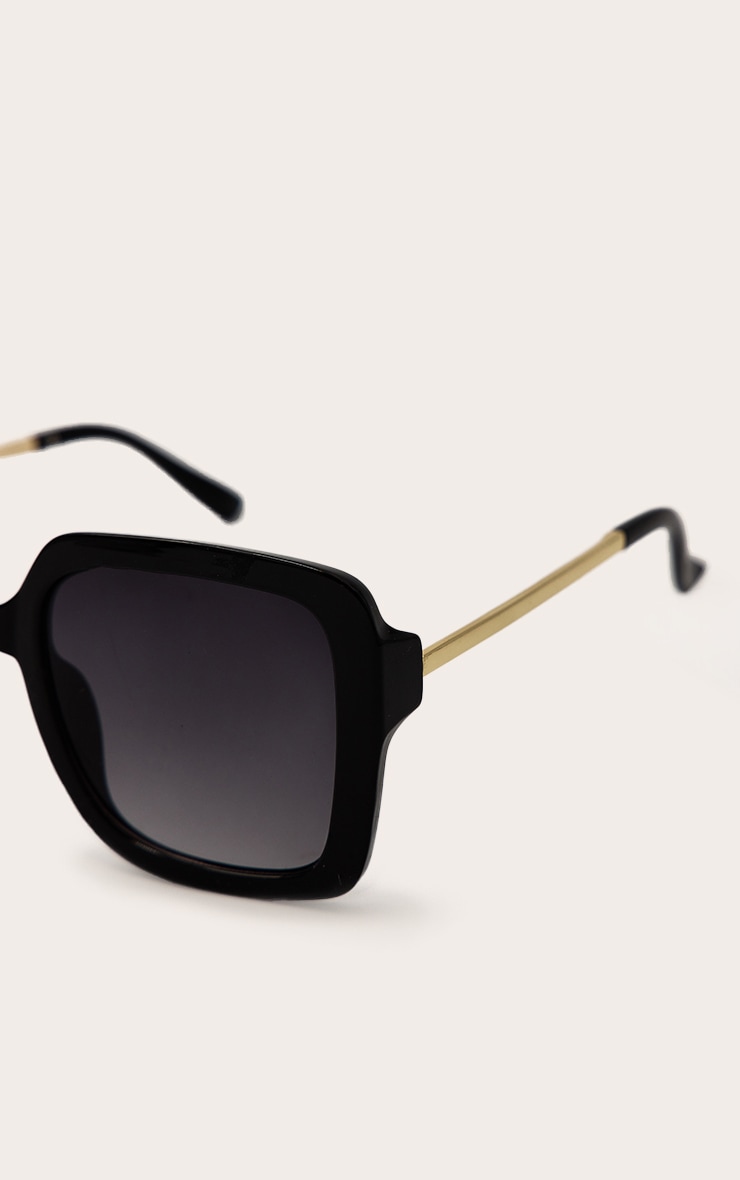 PRETTYLITTLETHING Lunettes de soleil oversize carrées noires image 4