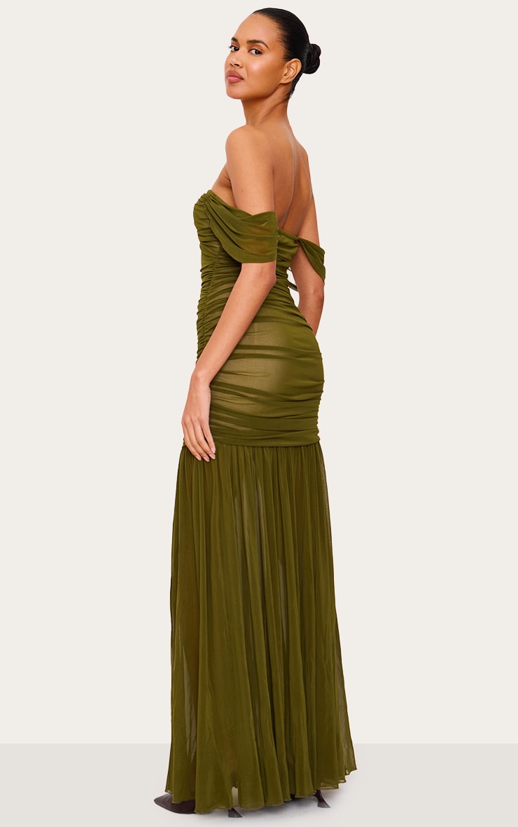 Robe longue en mesh vert olive froncée à col bardot image 2