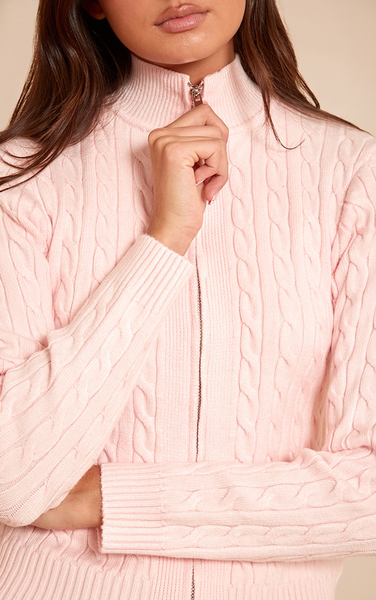 Pull en maille tricot torsadée rose à manches longues et zip image 4