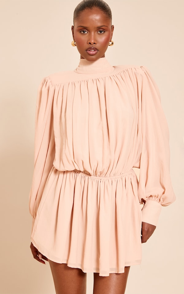 Robe droite structurée en mousseline de soie rose pâle à manches longues