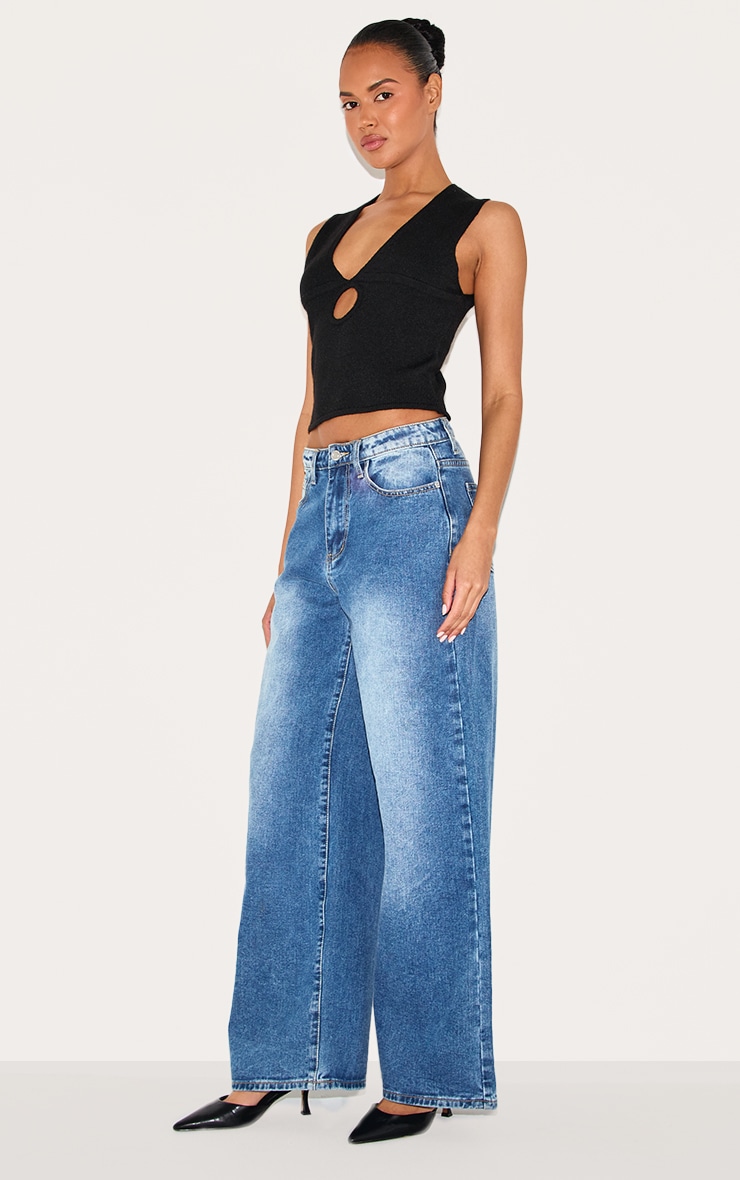 Crop top en maille tricot douce noire à décolleté image 3