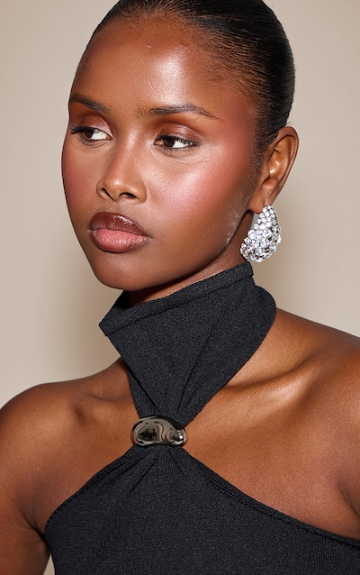 Boucles d'oreilles argentées en goutte d'eau à strass regroupés